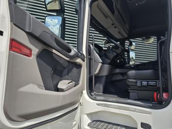 S660 V8 6x2 BOOGIE / RETARDER / FULL AIR SUSPENSION